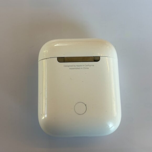 Authentic Right Apple AirPod (2nd Gen) w/ Charging Case – Great Deal! - Picture 4 of 8